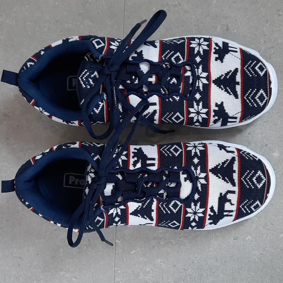 Propet TravelActiv navy, red, and white reindeer knit mesh sneakers, size 8 - Picture 2 of 9